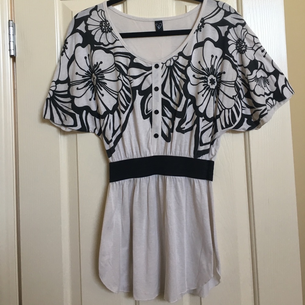 Floral top, size Small