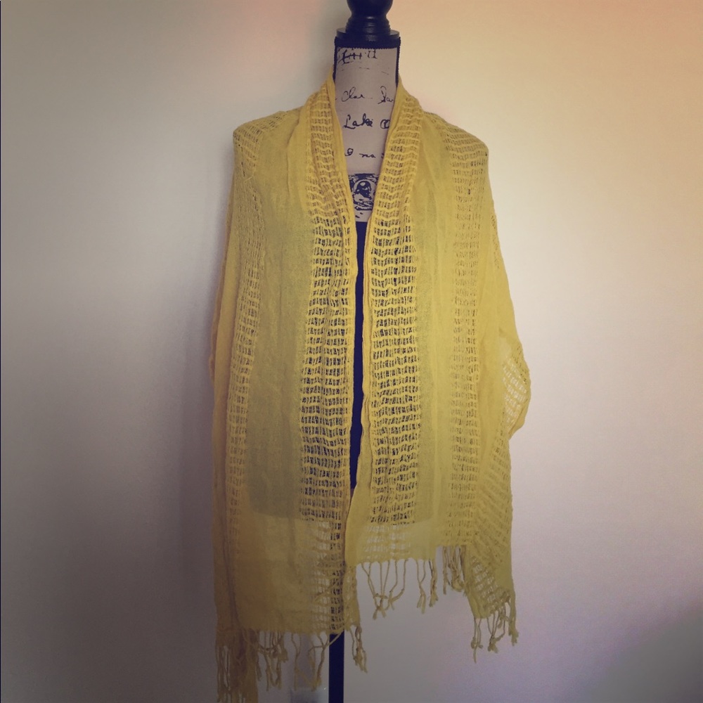 Yellow scarf that can be used as a shawl.