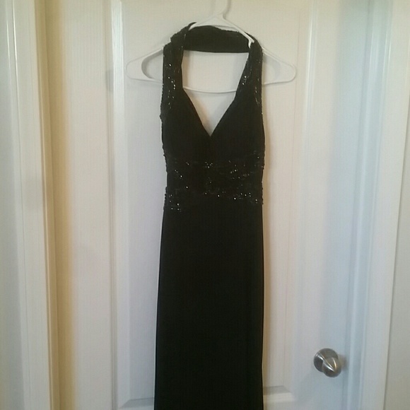A formal black dress - Picture 1 of 2