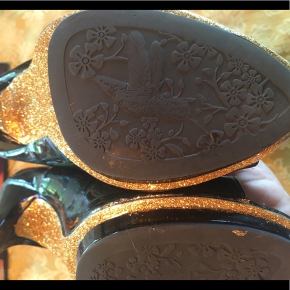 👑Black and gold heels - Picture 5 of 5