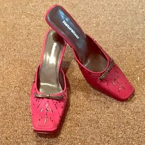 NWOT!   Naturalizer Satin Heels