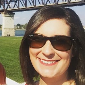 Meet your Posher, Courtney