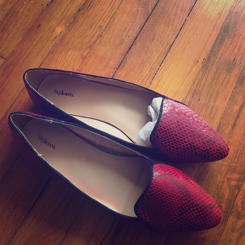 Snake print shoe size 10.
