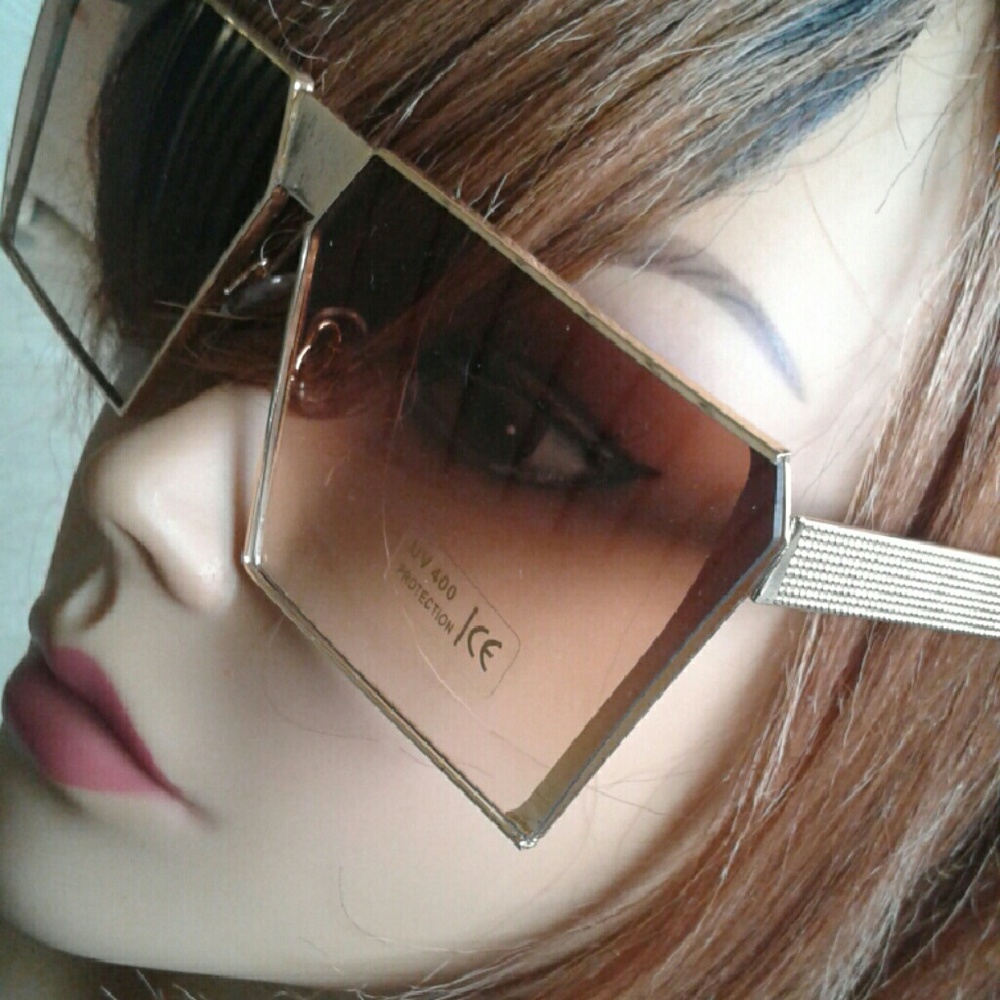 Oversize sunglasses