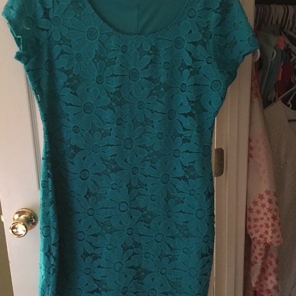 Woman's dress - Picture 2 of 2