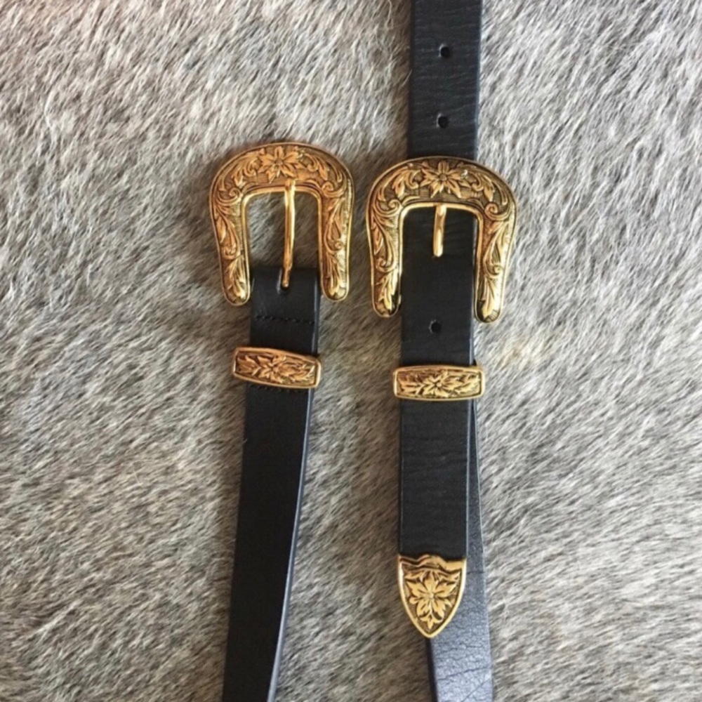 🌸💕B-low the Belt, Bri Bri Blk and Gold💕🌸