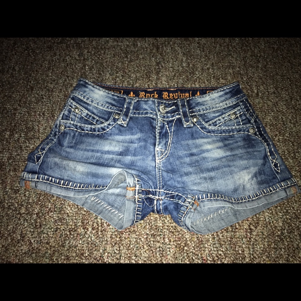 In amazing condition Rock revival shorts