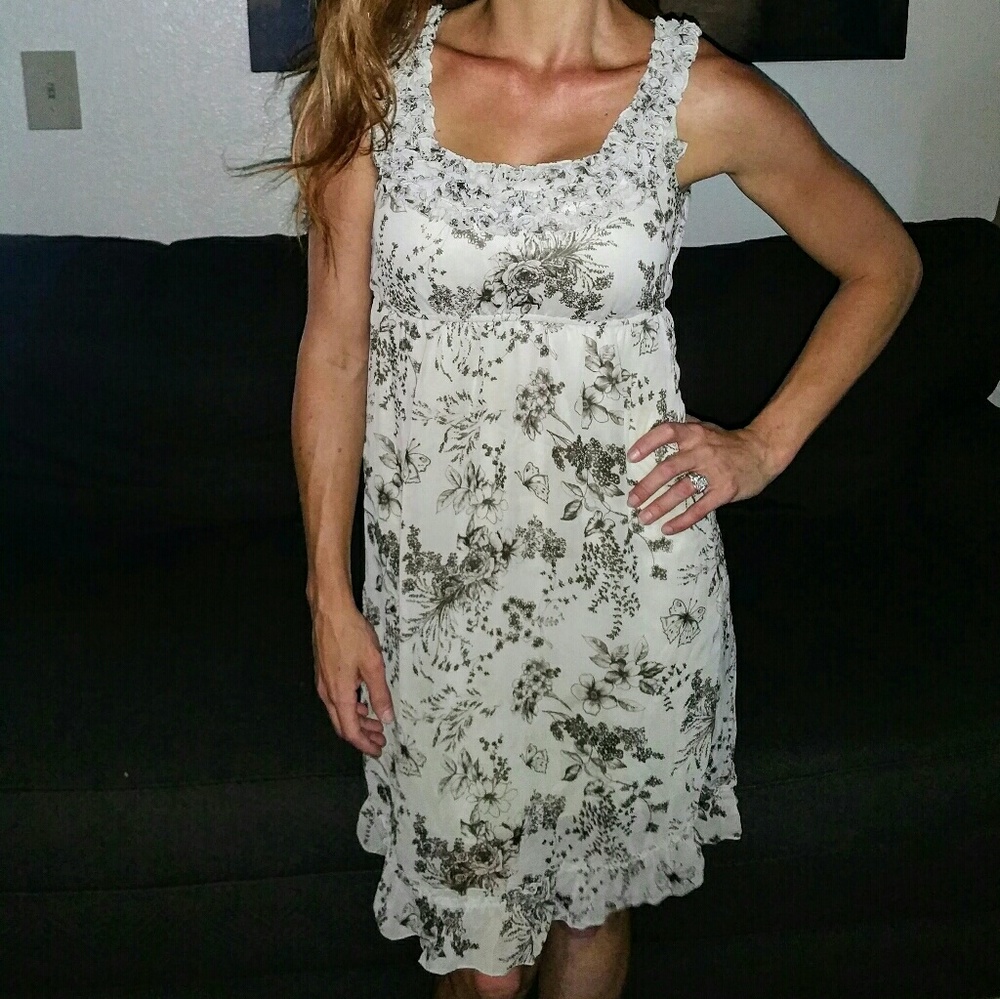 ❌ SOLD ❌ Sleeveless Sage Floral Dress
