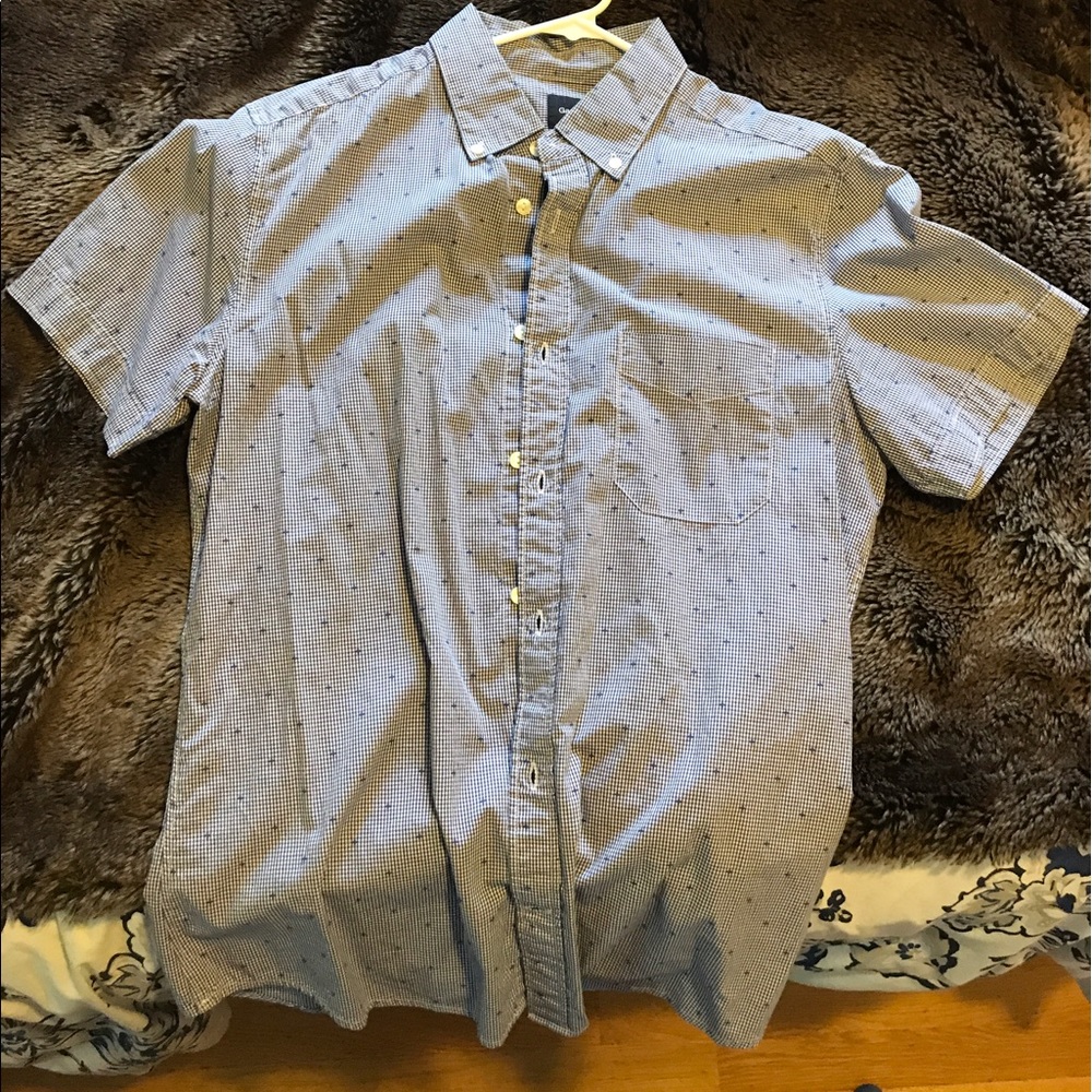 Gap short sleeve button down shirt