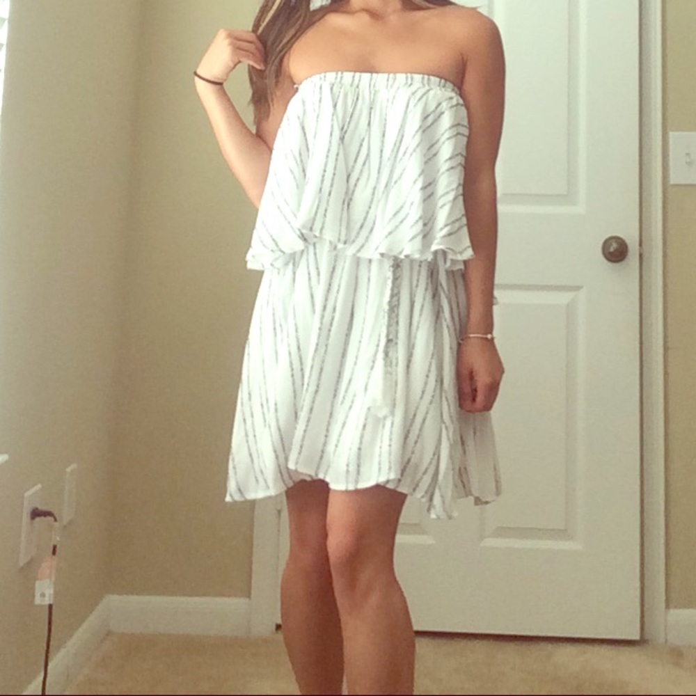 Strapless striped flounce dress