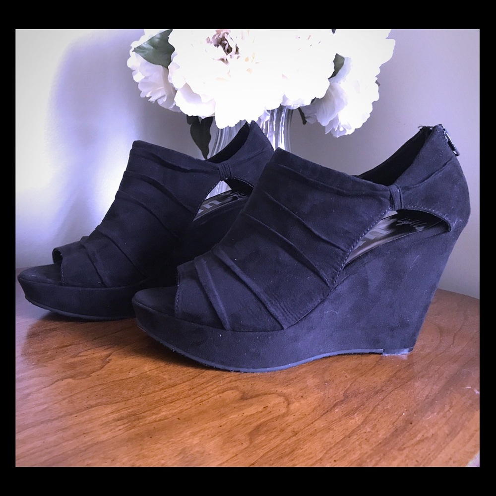 EUC Black peep toe wedge 8.5 Unity