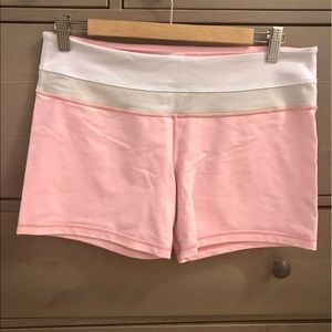 Lululemon peachy hot Shorts 💕