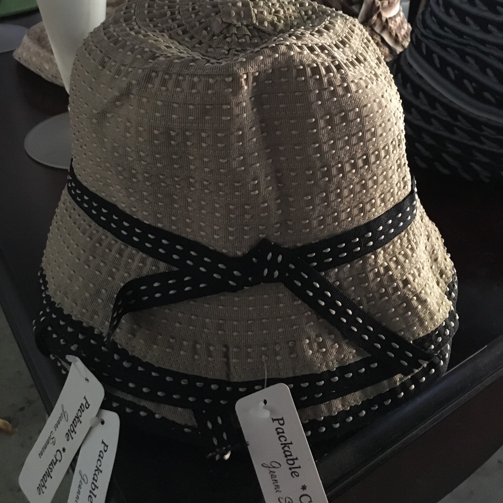 NWT Beige and black summer bucket hat.