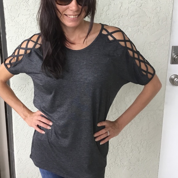 ๐ Was $32 Small Charcoal Lattice Shoulder - Picture 2 of 4