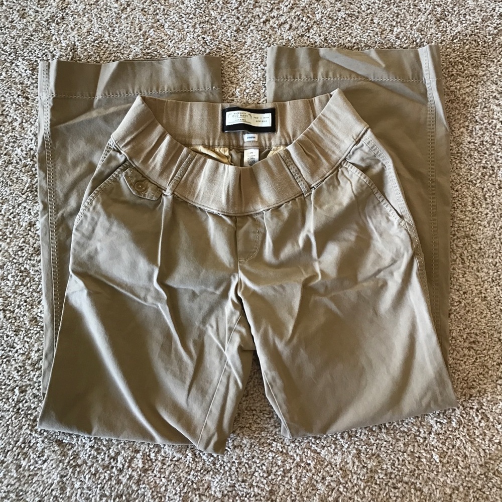 ✖️sold✖️ Old Navy Maternity 🤰 khaki chinos