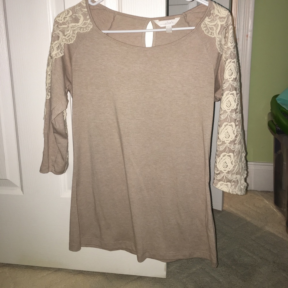 Quarter sleeve top