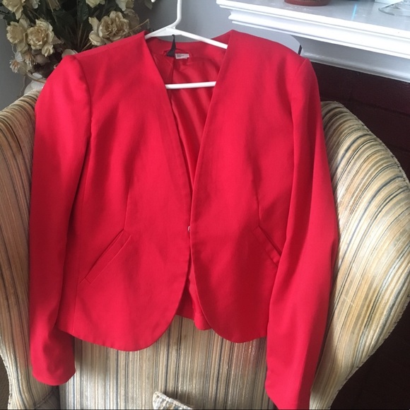 Chic feminine red blazer - Picture 3 of 4