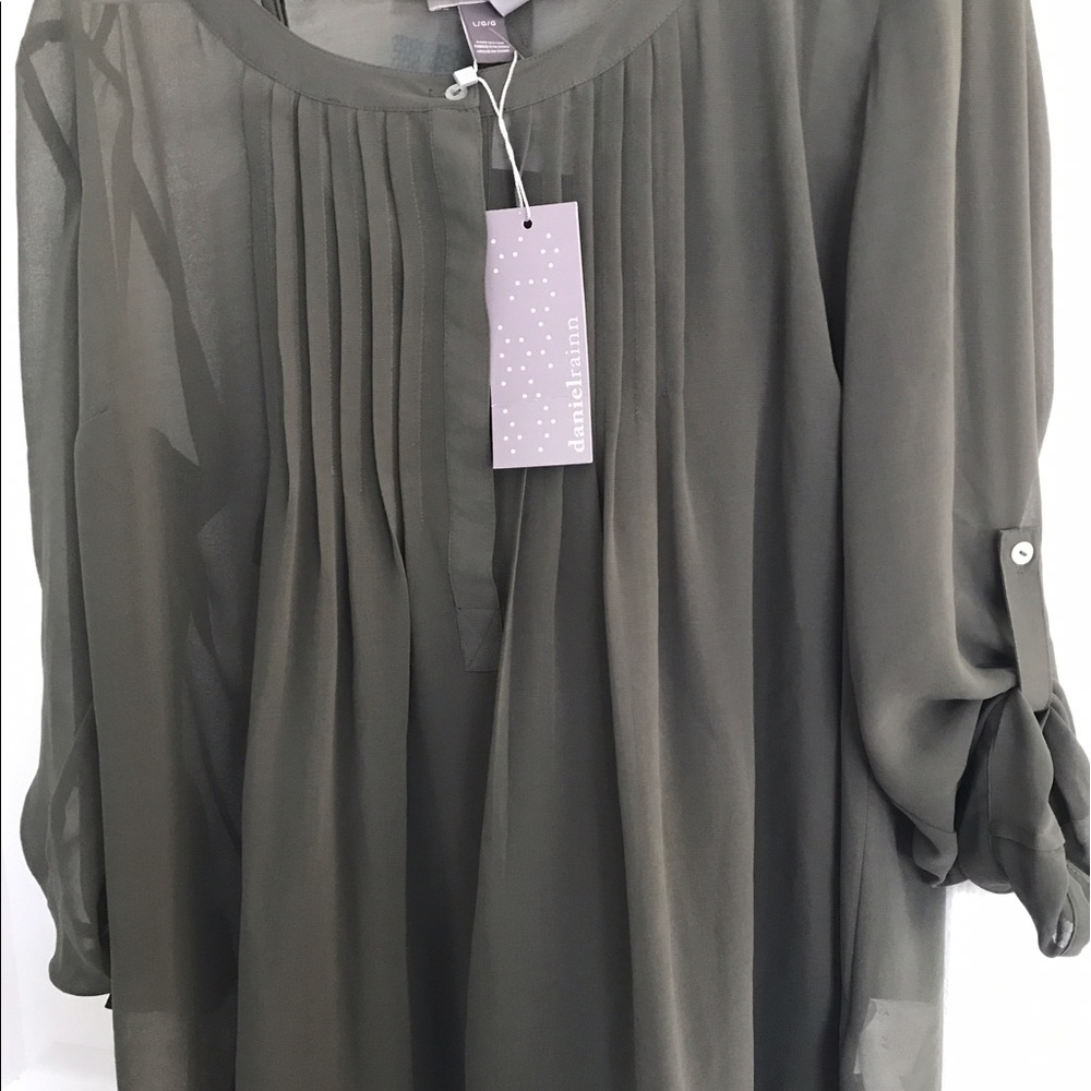 Large Maternity 3/4 blouse.