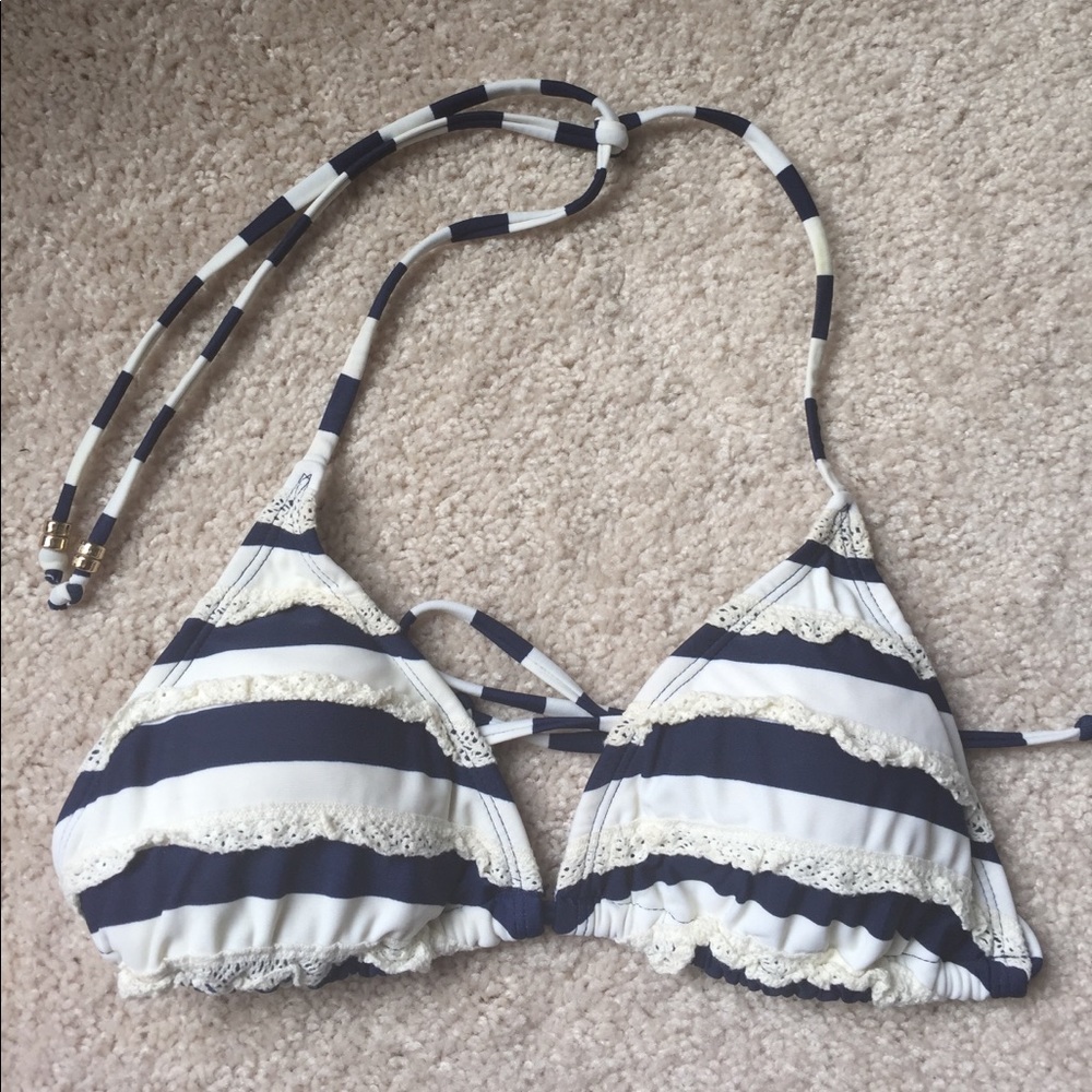 NWOT Navy and White ruffle bikini top Sz M