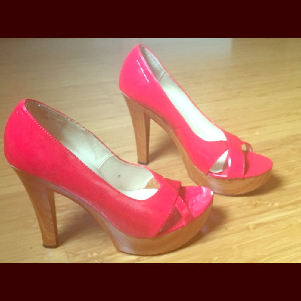 Red patent peep toe Michael Antonio pumps, SZ 8.5