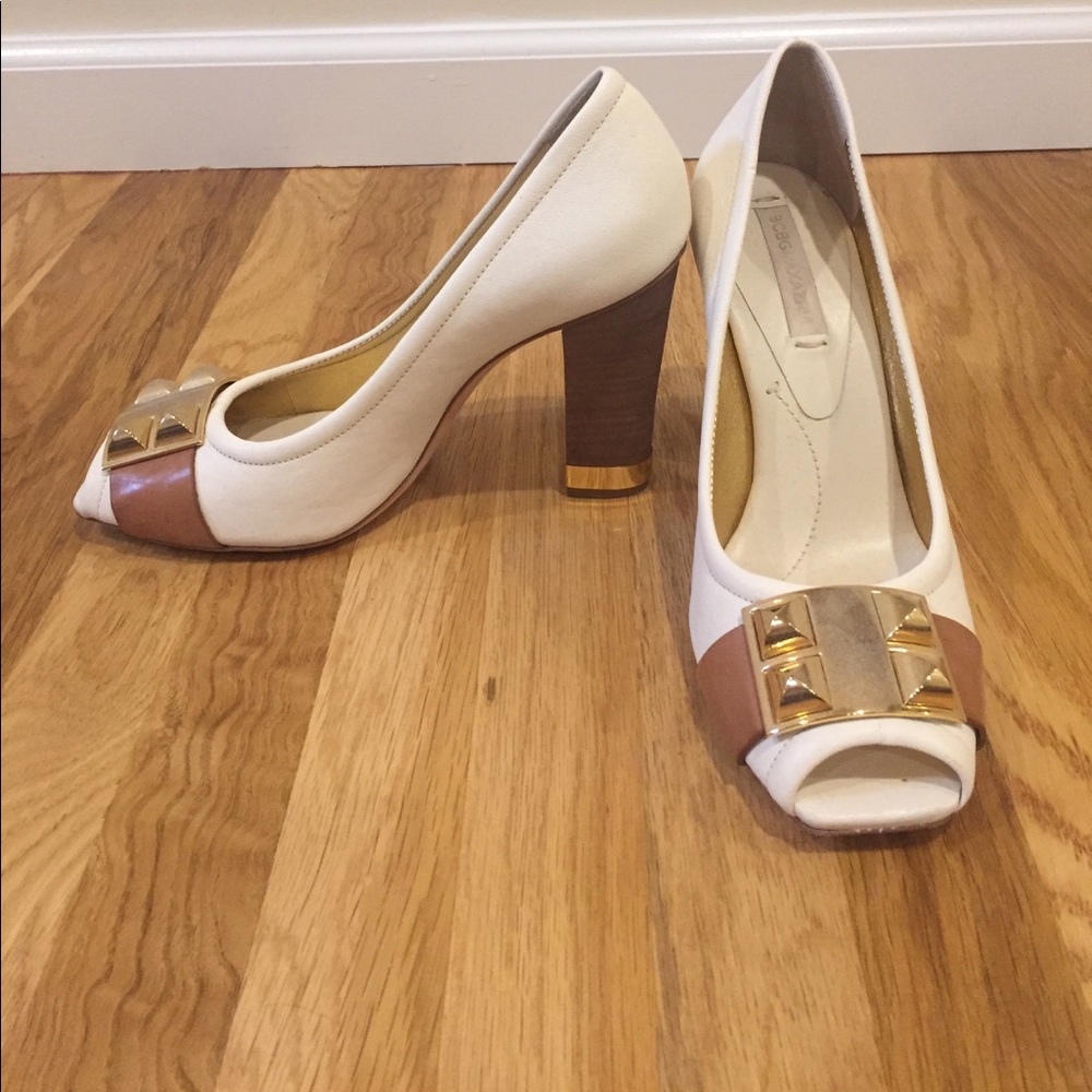 BCBG shoes
