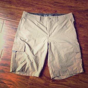 NWOT Mountain Hard Wear Men's Cargo Shorts 34/44