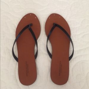 American Eagle AE Black Flip Flop Sandals