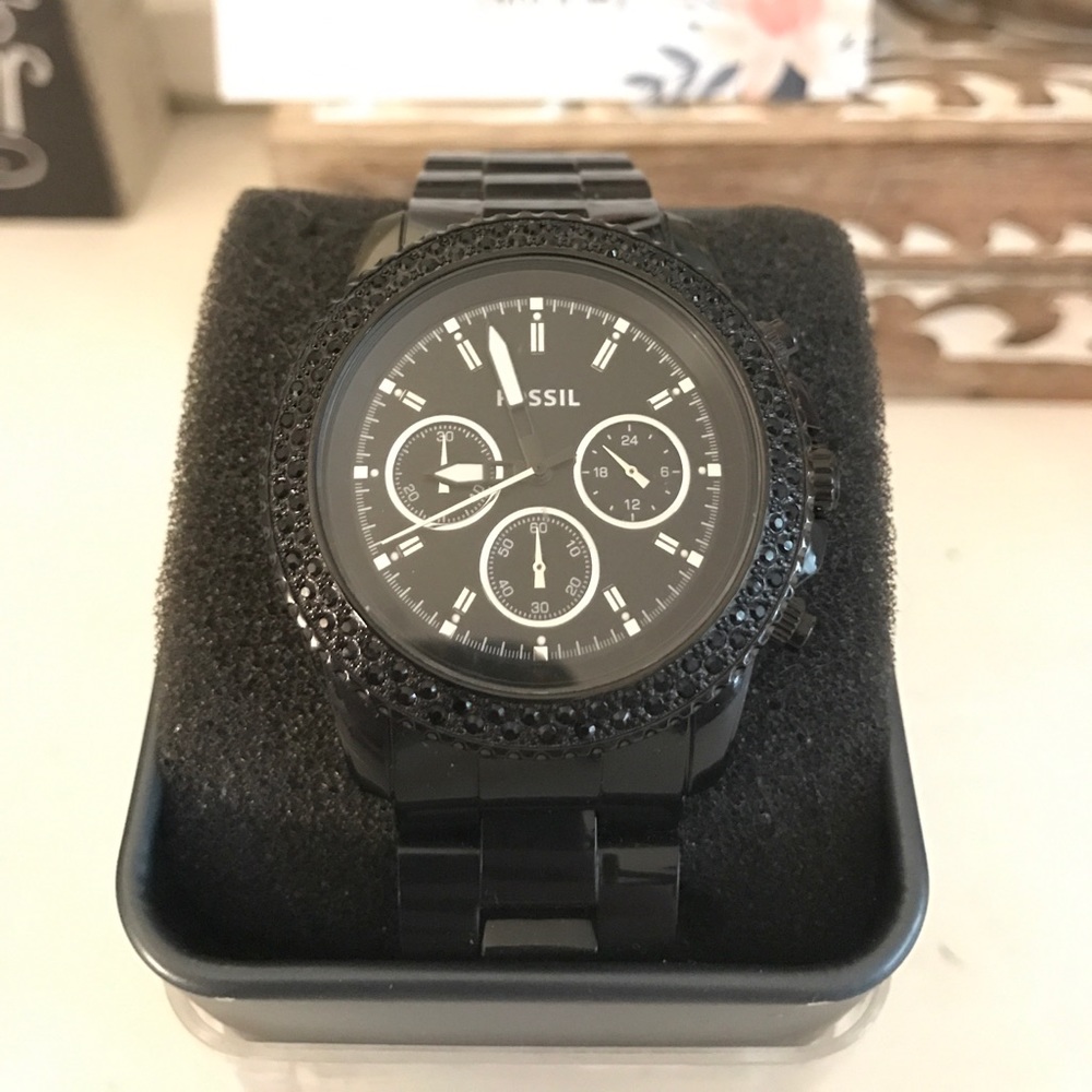 Black fossil watch brand new ! Never worn.