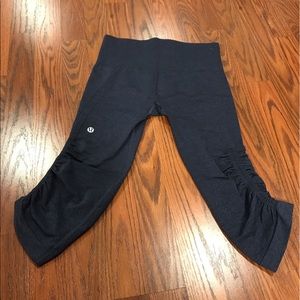 Lululemon navy crops