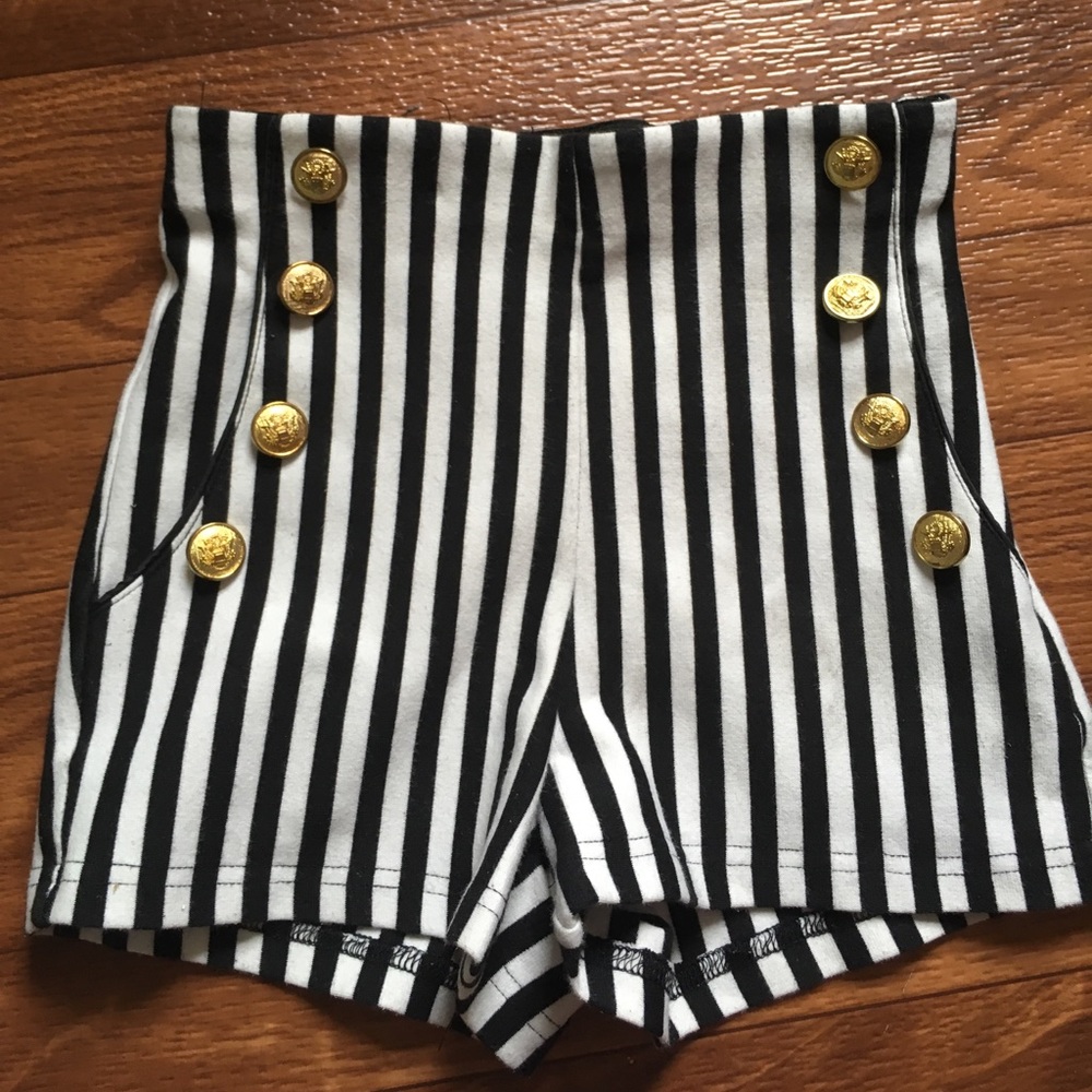 High waisted stripped shorts
