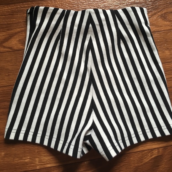 High waisted stripped shorts - Picture 2 of 3
