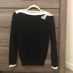 Black & white bow sweater🇺🇸reduced for sale🇺🇸