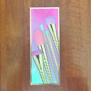 Tarte magic wands brush set!!!
