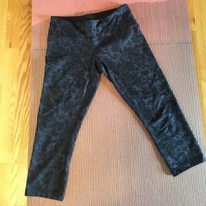 Lululemon crops - navy
