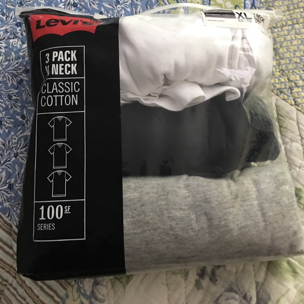 Levi's t-shirts