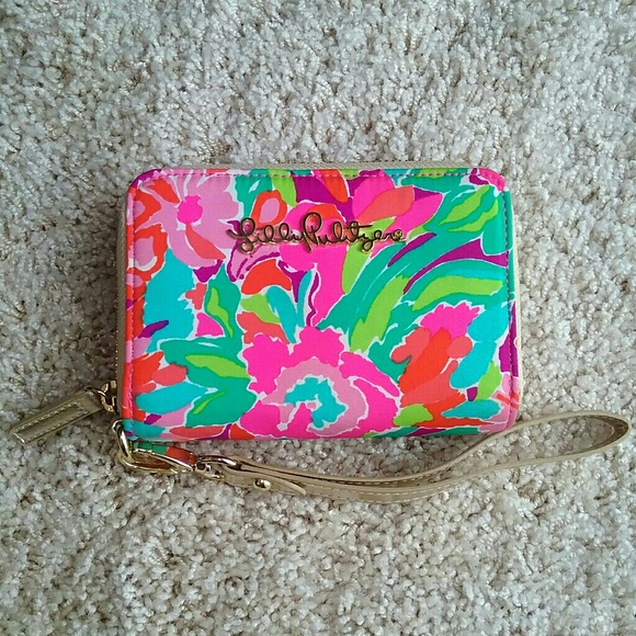 Lilly Pulitzer Handbags - Lilly Pulitzer "Lulu" Wristlet