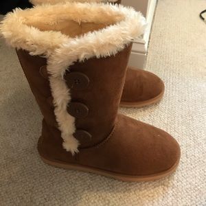 Tall Bailey Button UGG in Chesnut/Brown Size 7
