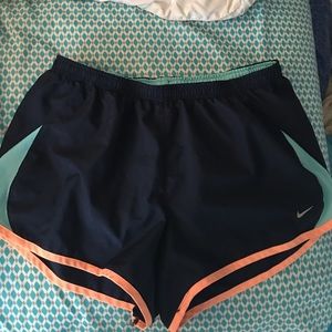NIKE SHORTS
