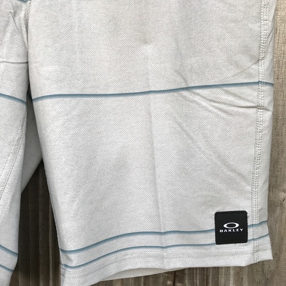 Oakley Men's FREQUENCY HYBRID SHORTS Stone Gray - Picture 4 of 8