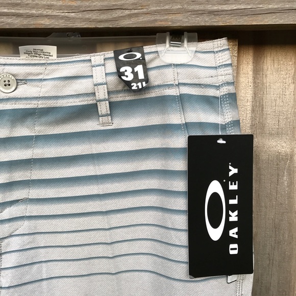 Oakley Men's FREQUENCY HYBRID SHORTS Stone Gray - Picture 3 of 8