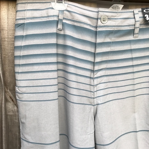 Oakley Men's FREQUENCY HYBRID SHORTS Stone Gray - Picture 2 of 8