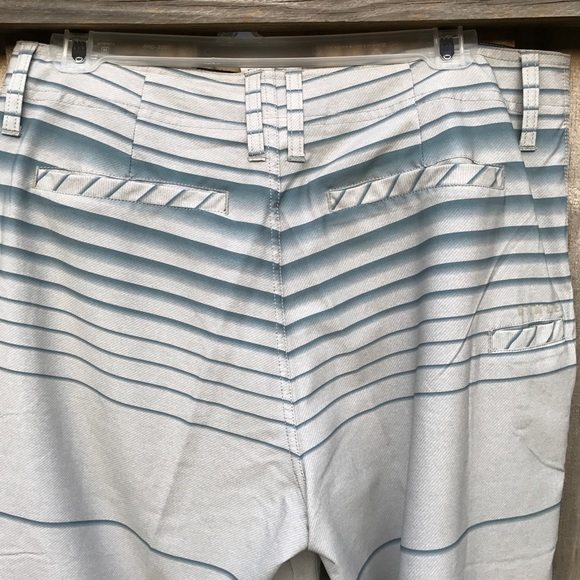 Oakley Men's FREQUENCY HYBRID SHORTS Stone Gray - Picture 7 of 8