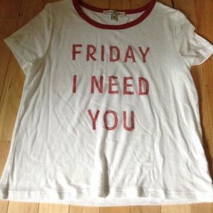 Adorable white graphic cropped top 🎀