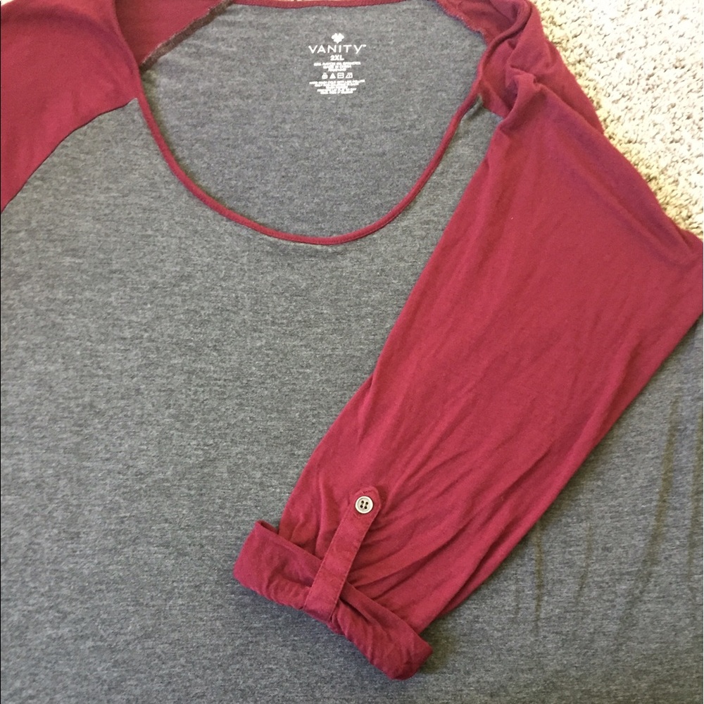 Baseball style tee gray and burgundy