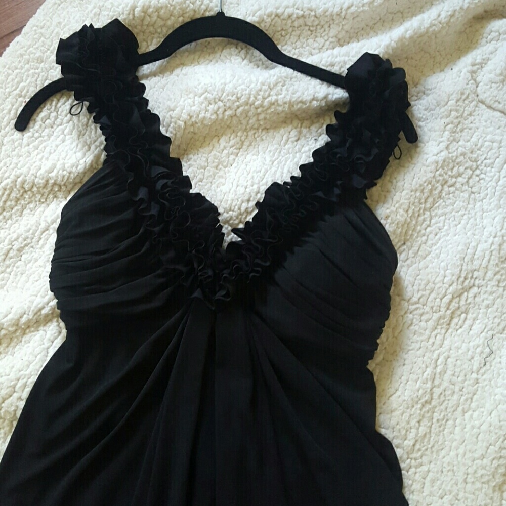 Black dress ruffle detail Maggy London
