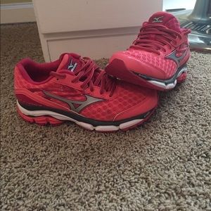 Mizuno Wave Inspire running shoes!