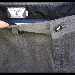 Short chino kaki Volcom Vmonty stretch coupe moderne taille 32