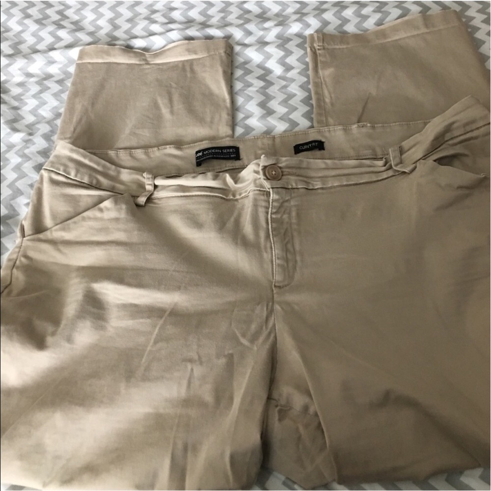 Lee Curvy fit Khakis