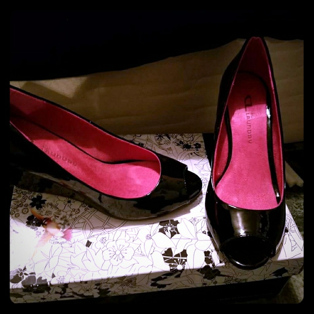 Chinese Laundry wedges