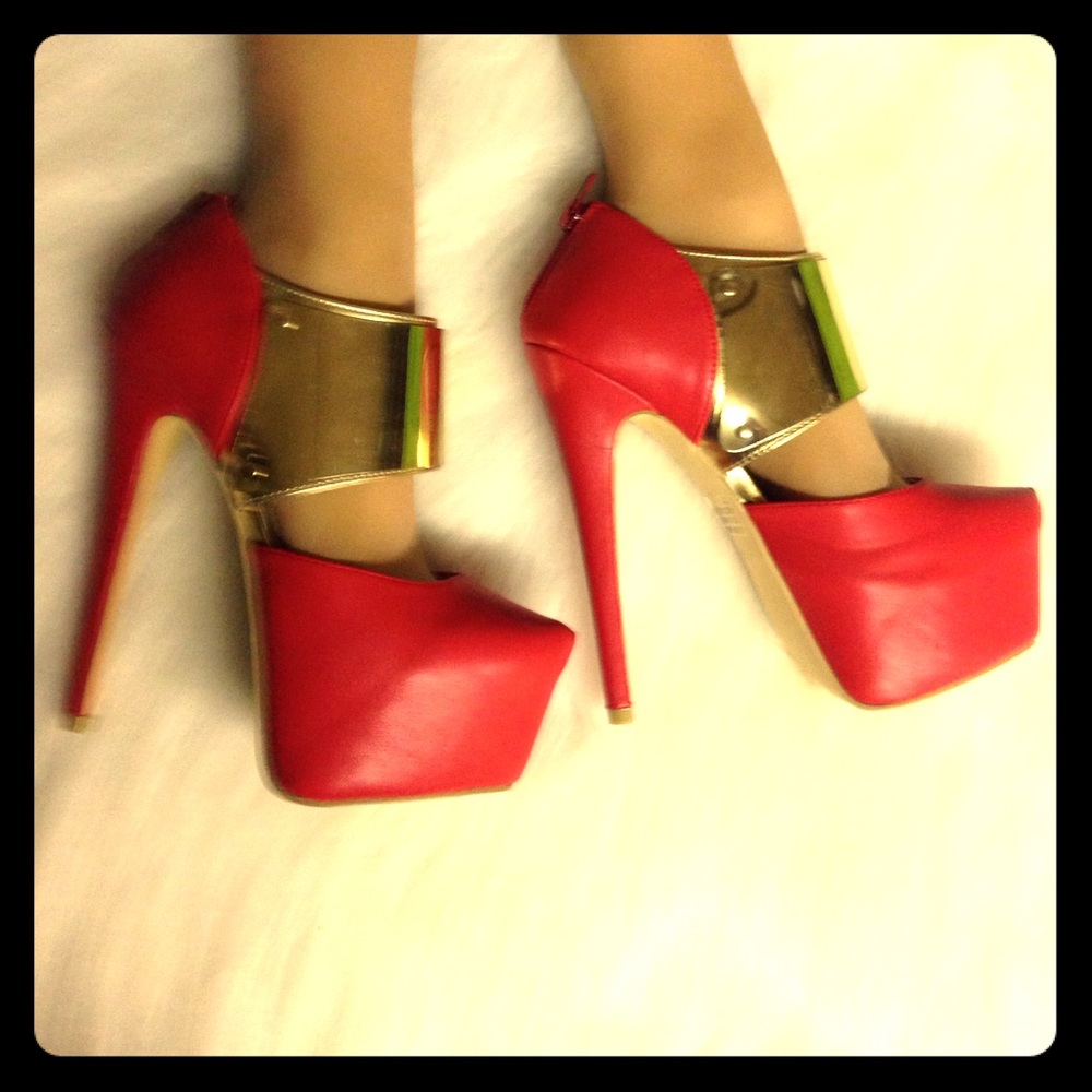 Red and gold platform pumps size 7